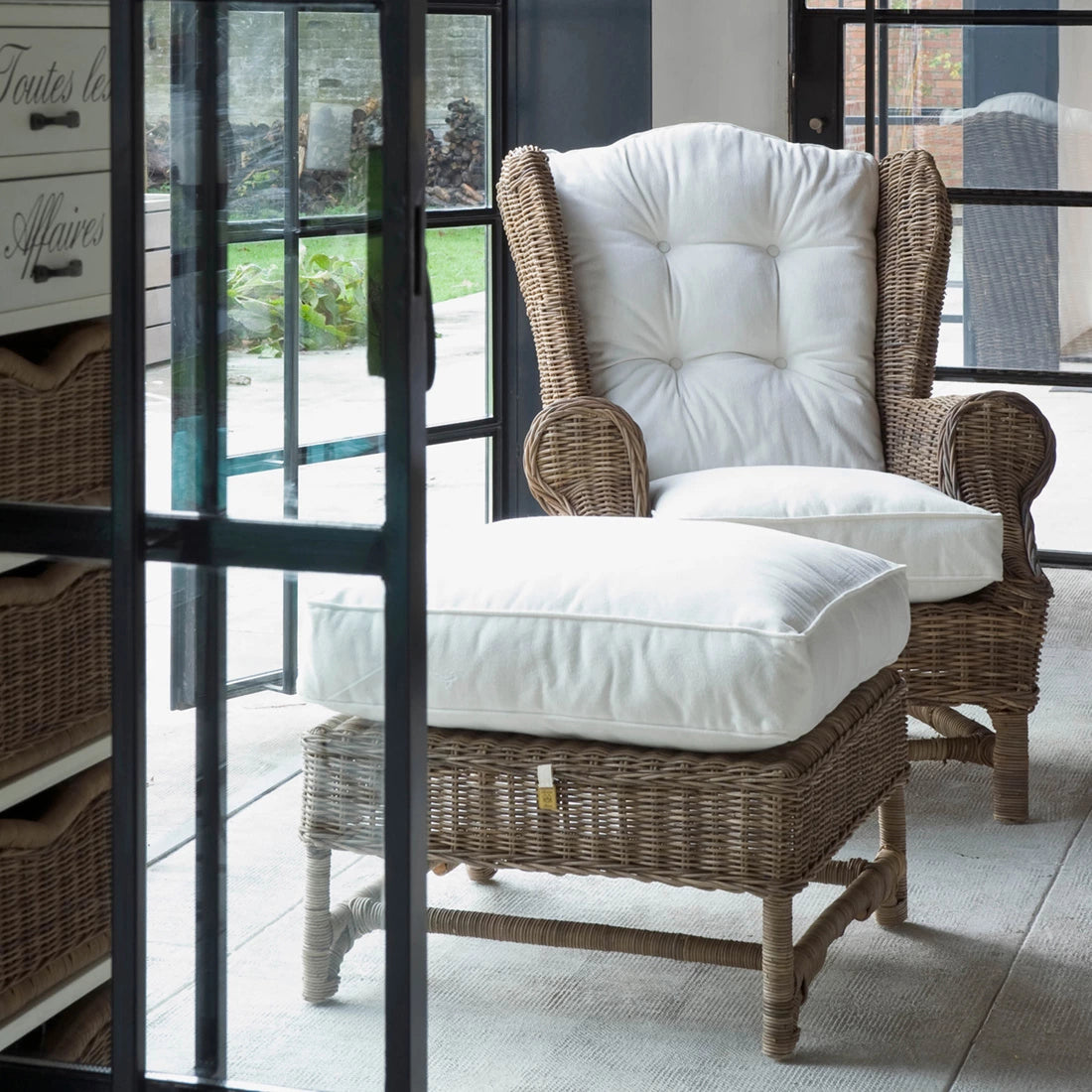 Nicolas Wing Chair (RM)